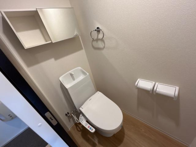 グロリアスのトイレ|冬も暖かい温水便座　収納有り