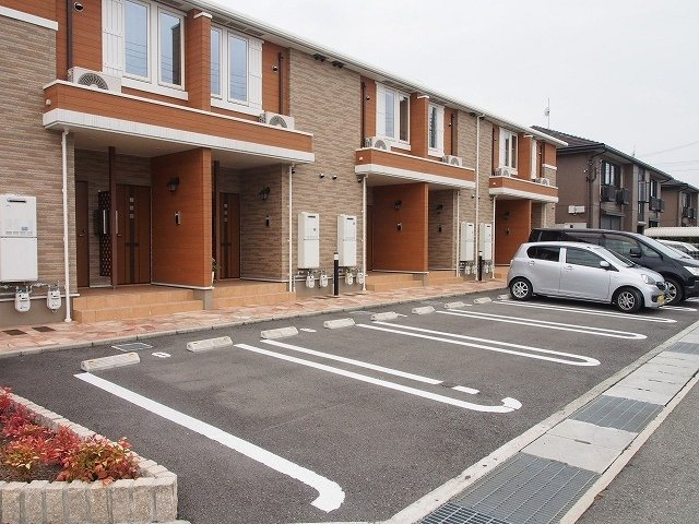 グランアウローラⅥの駐車場