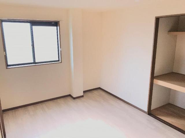 エスペランス　光の内装|和室から変更した洋室　角部屋なので窓あり