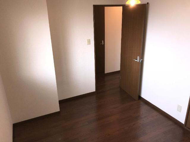 エスペランス　光の内装|玄関横の5.8帖洋室