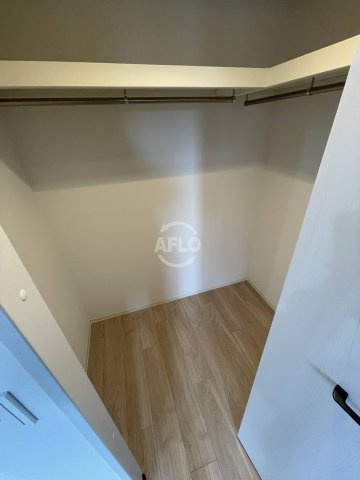 Louis Residence弁天町　弁天小学校の収納|Louis Residence 弁天町　ウォークインクローゼット