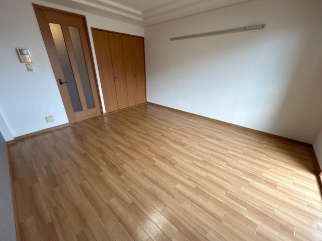 ラベンダー　ハイツの内装|家具配置しやすい広さと形の洋室