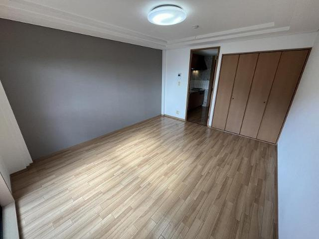 ラベンダー　ハイツの内装|ベッド面は汚れが付きにくいアクセントに