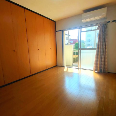 八幡ハイツの洋室