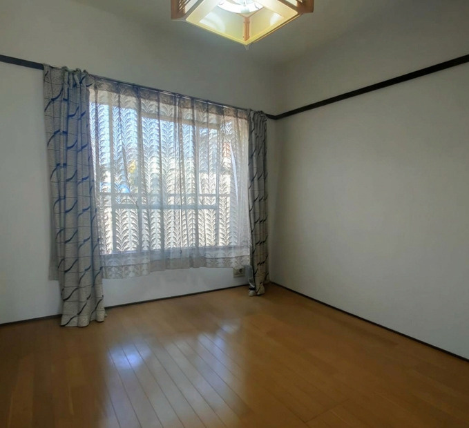 八幡ハイツの洋室