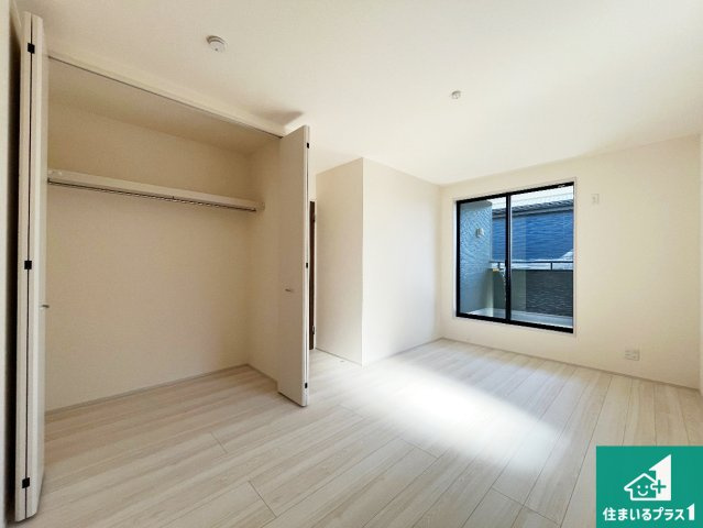 姫路市青山　第7期　新築一戸建ての洋室|収納スペースが充実しているので子供の成長に合わせてたくさん収納ができます！家族構成に合わせた様々な活用ができる収納！
