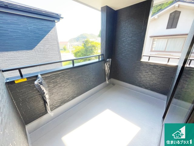 姫路市青山　第7期　新築一戸建てのバルコニー|ワイドバルコニーは洗濯物を干すスペースが広いのでご家族が多くても安心！