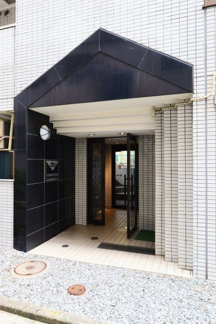 クリオ横浜平沼弐番館のエントランス