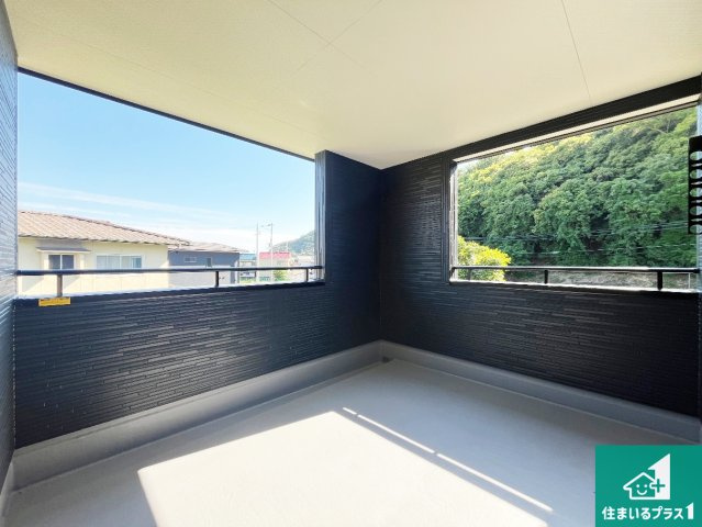 姫路市青山　第7期　新築一戸建てのバルコニー|ワイドバルコニーは洗濯物を干すスペースが広いのでご家族が多くても安心！