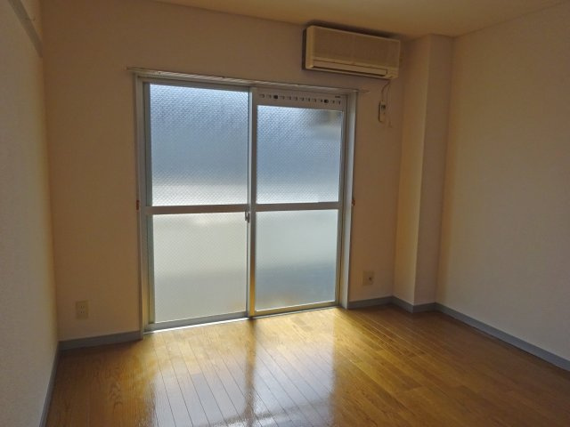 第2小山ハイツの洋室