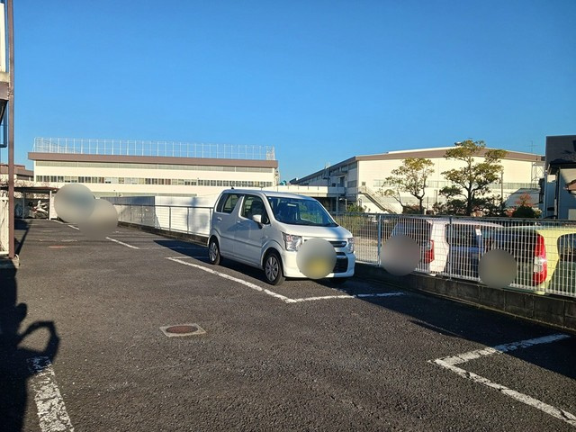 楠古谷マンションの駐車場
