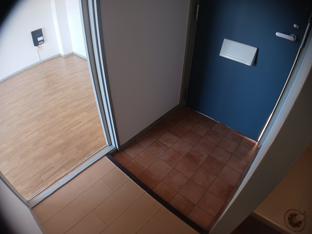 楠古谷マンションの玄関