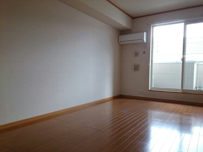 【居間・リビング】 | ソレアードパルケＡ | ゆったりとしたリビングです