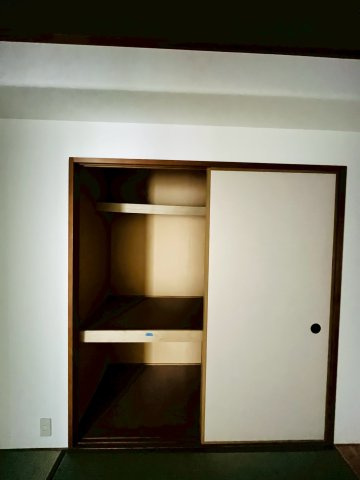 鶴見緑地レックスマンションの収納|和室（約5.0帖）：お部屋の押入れ収納です。