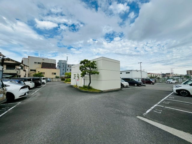 鶴見緑地レックスマンションの駐車場