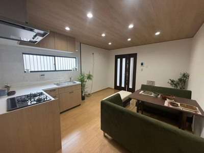  | 高野泉町　中古戸建【車庫＆倉庫付き3階建】