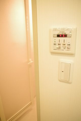 【浴室】 | フェリークス院内 | 雨の日に大活躍の浴室乾燥機付きです！
