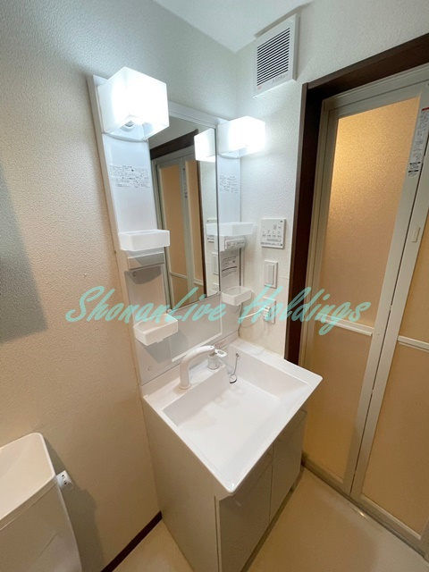 Felice辻堂の洗面所|明るい洗面所です