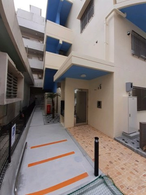 【エントランス】 | ゼファーひまわり | 落ち着いたエントランスです