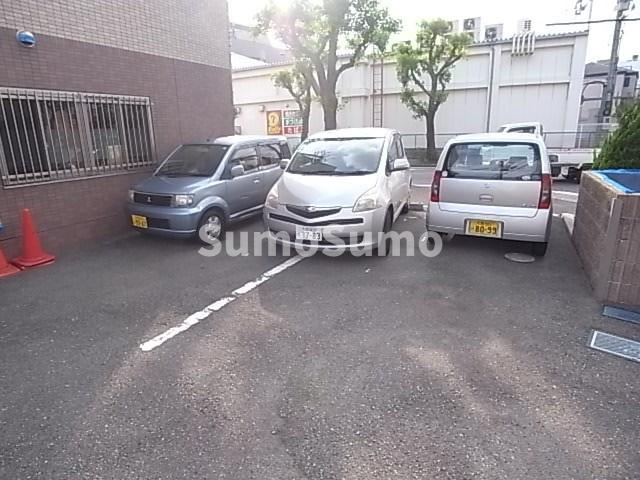 サクセス武庫川の駐車場|駐車場に車を止められます