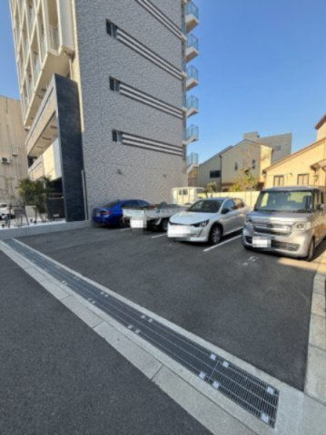 エスリード大阪ドームCERCAの駐車場