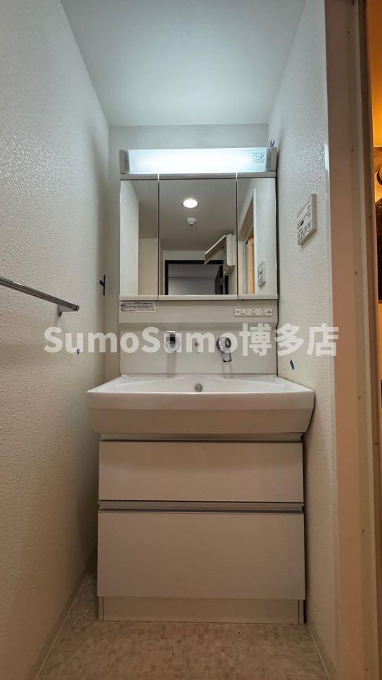 レフィナード博多の独立洗面台