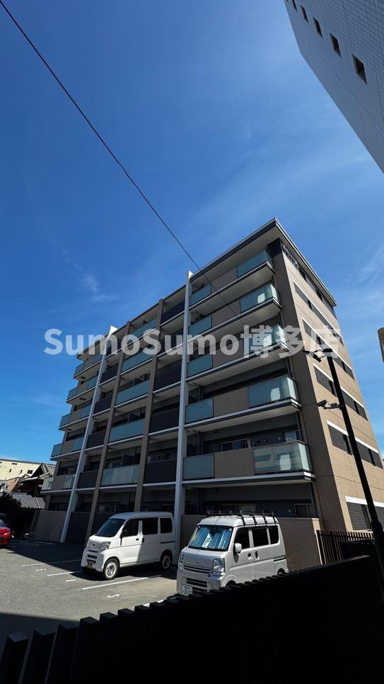 レフィナード博多の外観