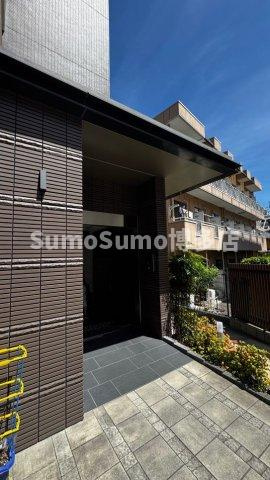 レフィナード博多のエントランス