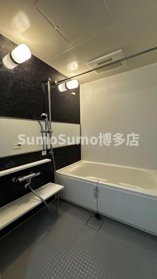 レフィナード博多の浴室