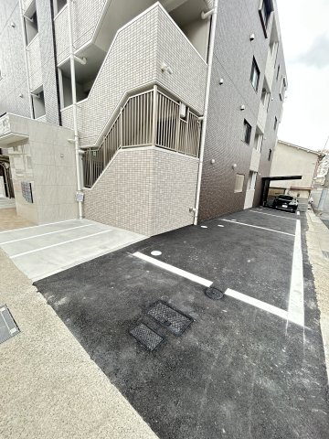 アークメゾン王子公園の駐車場