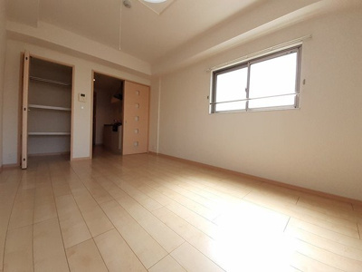 【居間・リビング】 | クレール姫路 | ゆったりとしたリビングです