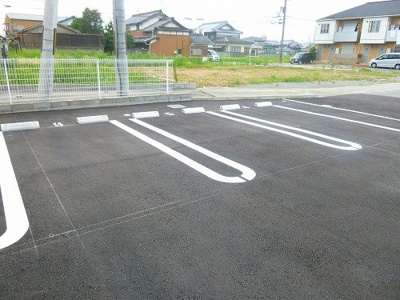【駐車場】 | ミルト・タウンＴ | 駐車場に車を止められます