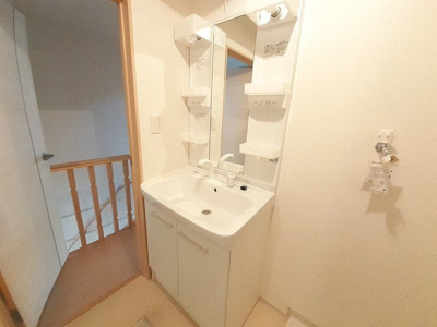 【洗面所】 | メゾンフルール | 忙しい朝には欠かせない洗面所です