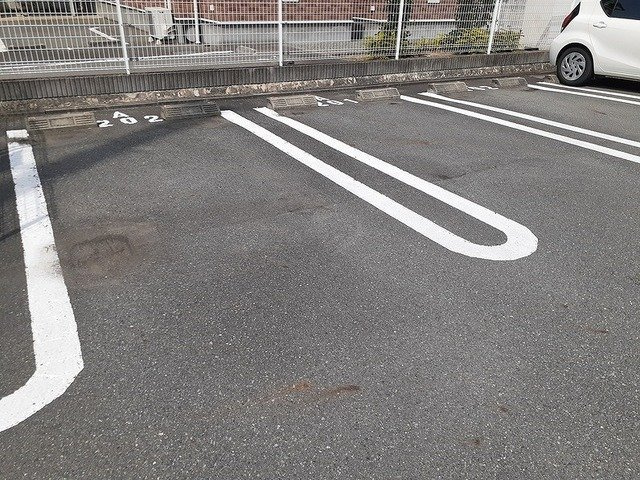 ブルーメ野里Ｂの駐車場