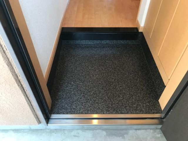 サンシャイン１号館の玄関|玄関