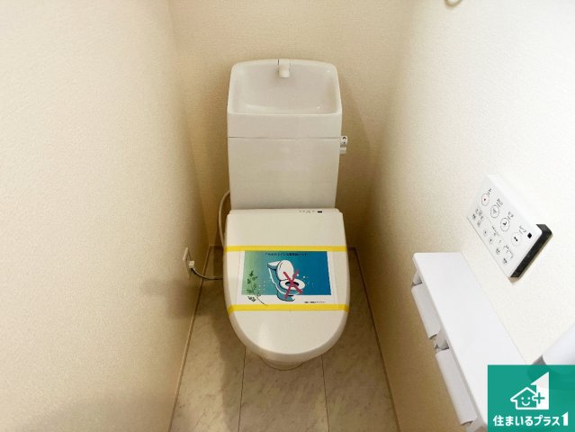 加東市下滝野　第6期　新築一戸建てのトイレ|1・2階の2ヶ所にあるので、朝の忙しい時間の順番待ちもなく、深夜の利用にも大変便利です。