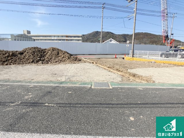 加東市下滝野　第6期　新築一戸建ての外観|周辺は落ち着いた街並みの住宅地！子育てがしやすい住環境です！まだ未完成ですが、現地でしかわからない事もございます。是非一度ご覧ください。
