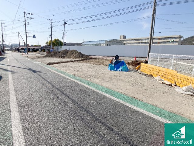 加東市下滝野　第6期　新築一戸建ての前面道路含む現地写真|周辺は落ち着いた街並みの住宅地！子育てがしやすい住環境です！まだ未完成ですが、現地でしかわからない事もございます。是非一度ご覧ください。