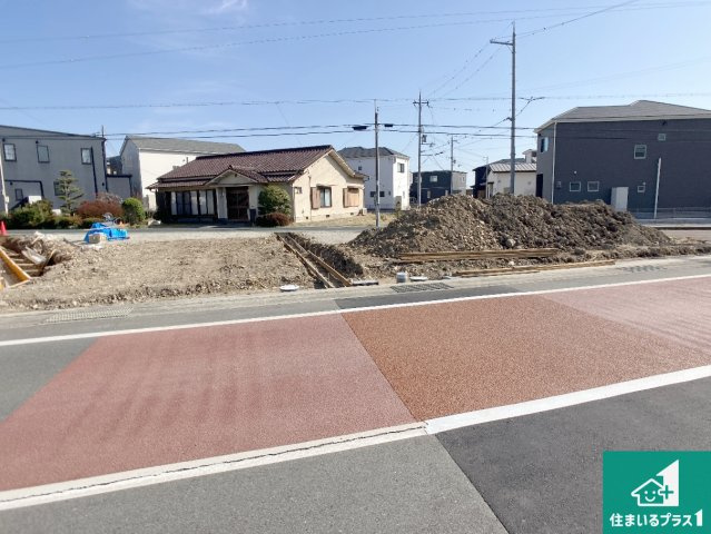 加東市下滝野　第6期　新築一戸建ての外観|周辺は落ち着いた街並みの住宅地！子育てがしやすい住環境です！まだ未完成ですが、現地でしかわからない事もございます。是非一度ご覧ください。