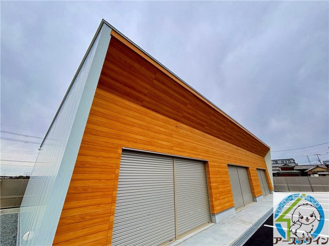 魚住町長坂寺平屋テナントの外観