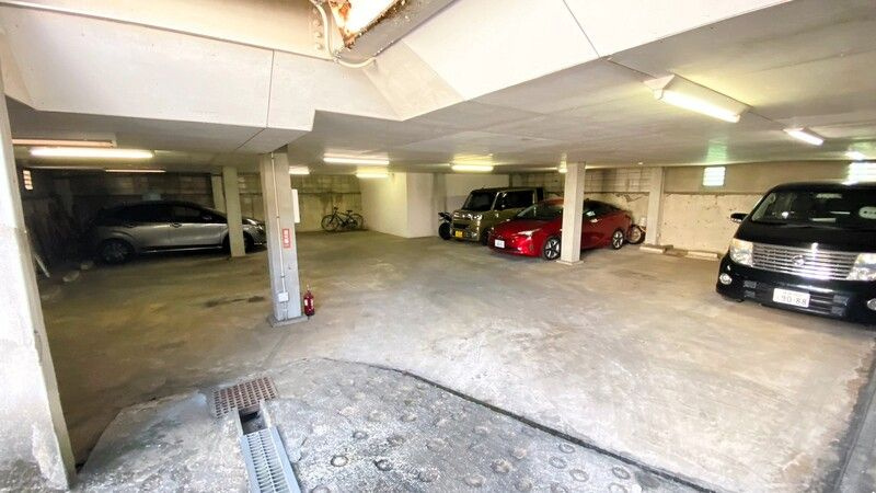 クレストハイツの駐車場