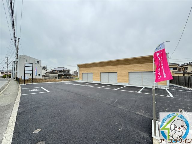 魚住町長坂寺平屋テナントの外観
