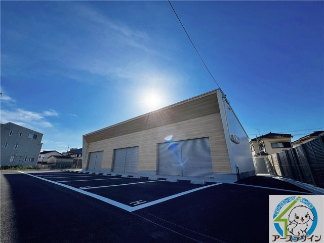 魚住町長坂寺平屋テナントの駐車場