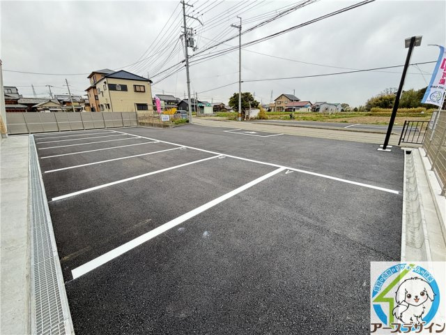 魚住町長坂寺平屋テナントの駐車場