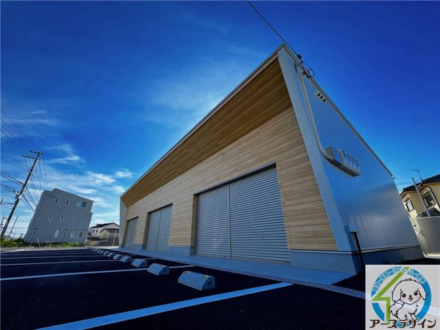 魚住町長坂寺平屋テナントの駐車場