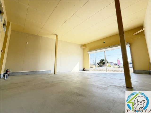 魚住町長坂寺平屋テナントの内装