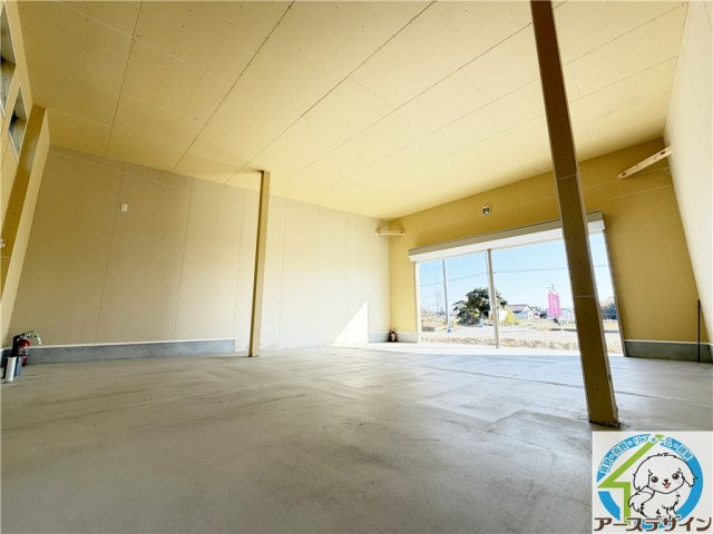 魚住町長坂寺平屋テナントの内装