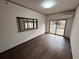 ゆったりした洋室です