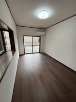 明るい色調の室内です