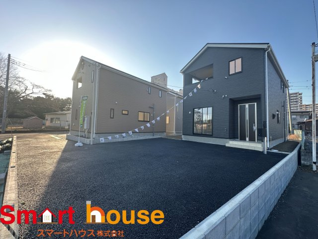 昭島市拝島町第10　新築３棟の前面道路含む現地写真|オシャレな外観は、人の目を引くだけではなく自慢したくなりますね！植木を置いたりアレンジは、自由です。自分の好みに仕上げましょう♪